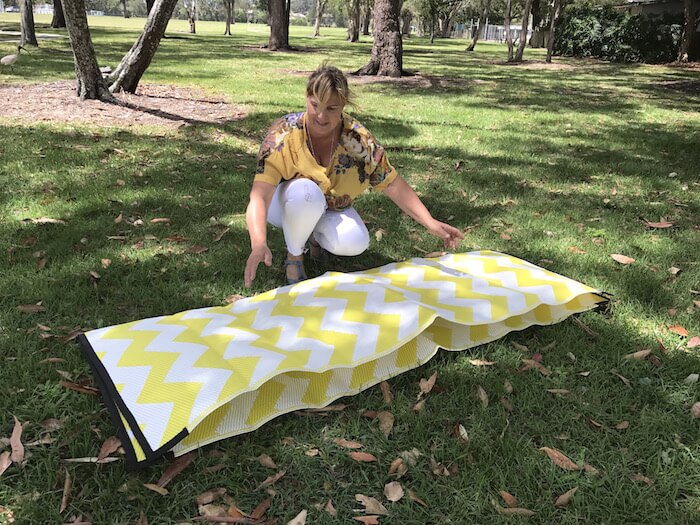 how to fold a square mat for storage